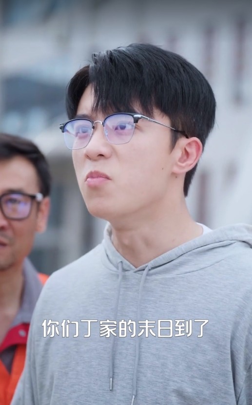【短剧】天才归来，手搓超级AI（70集）1.3GB